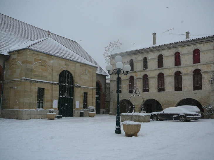 Place de la Bastide sous la neige - Puymirol