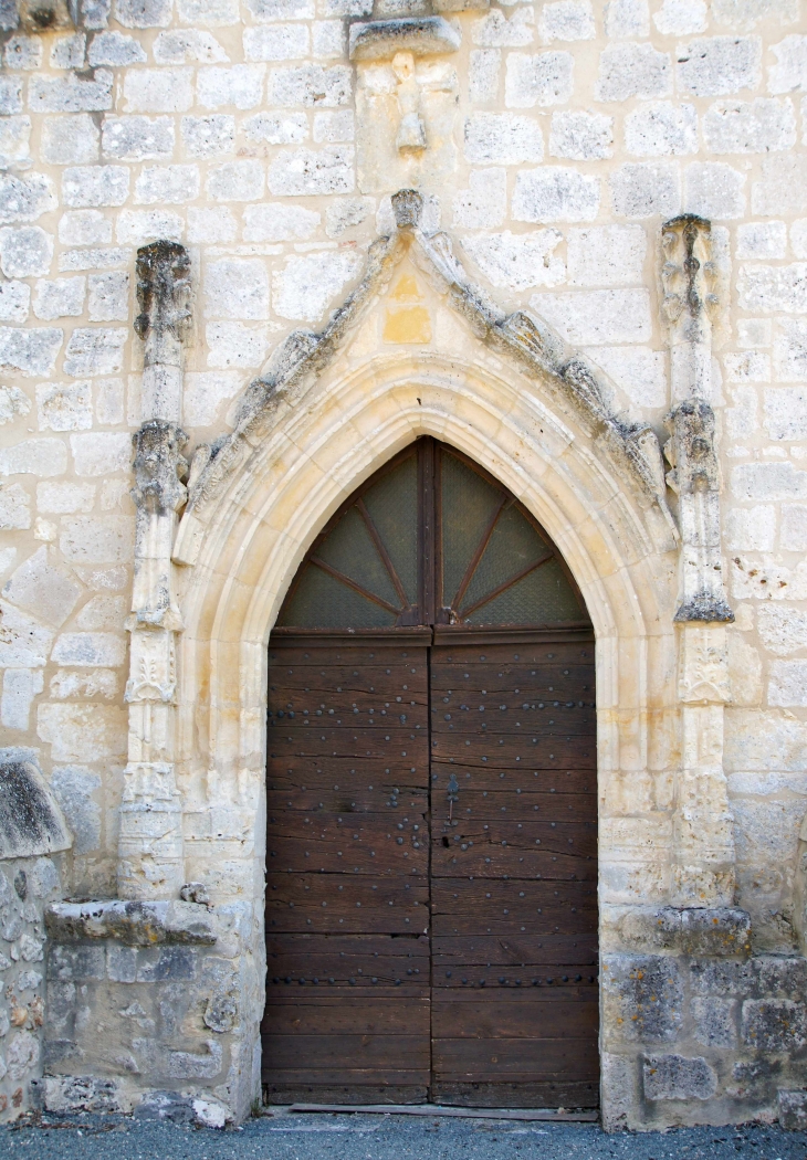 Portail du XVe siècle de l'église de Monseyrou. - Rayet