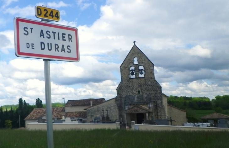 L'église romane XIIIème. - Saint-Astier