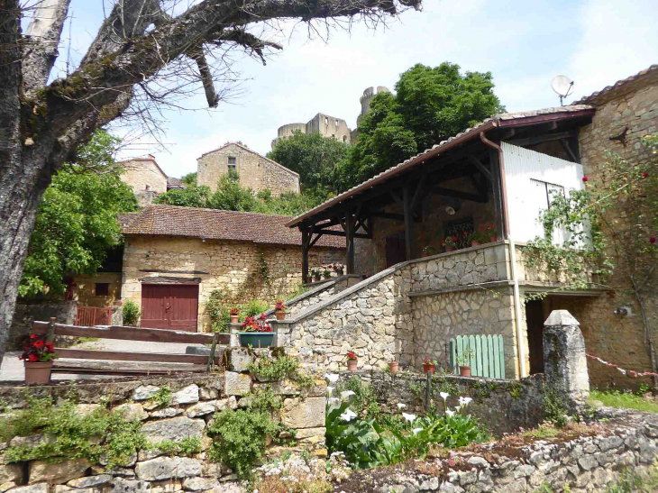 Bonaguil : dans le village - Saint-Front-sur-Lémance