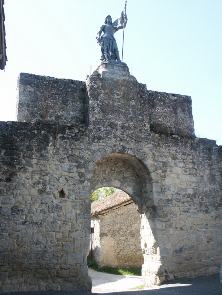 PORTE  DU  VILAGE - Saint-Pastour