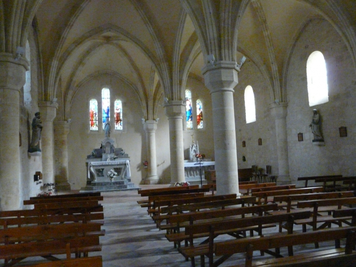 Intérieur de l'église Saint-Amand  Crédit : André Pommiès - Saint-Sardos