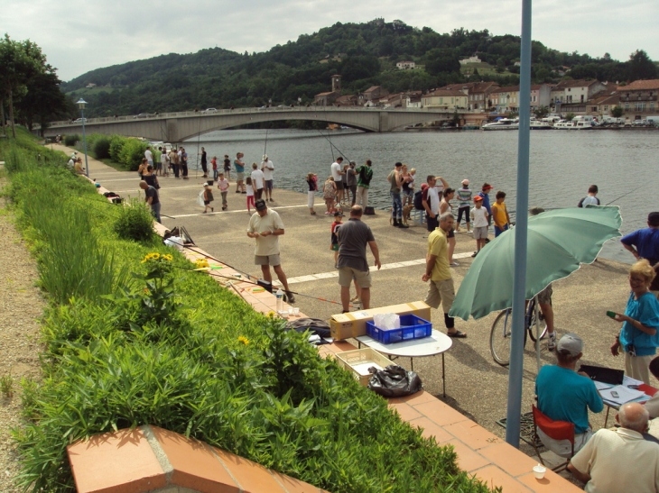 Concours de peche pour les enfants - Saint-Sylvestre-sur-Lot