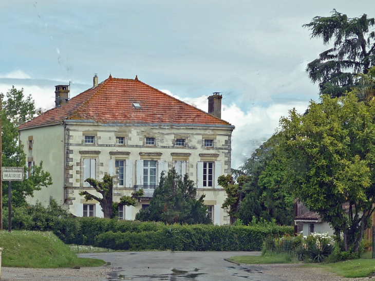 La mairie - Sainte-Marthe