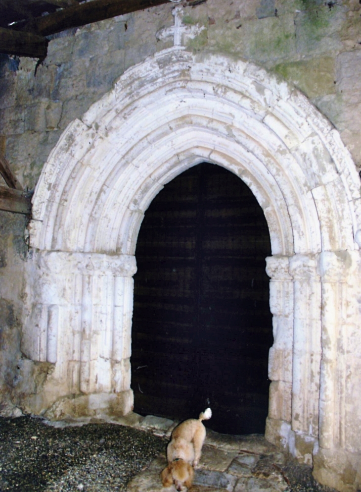 Portail de l'église de Meylan. - Sos