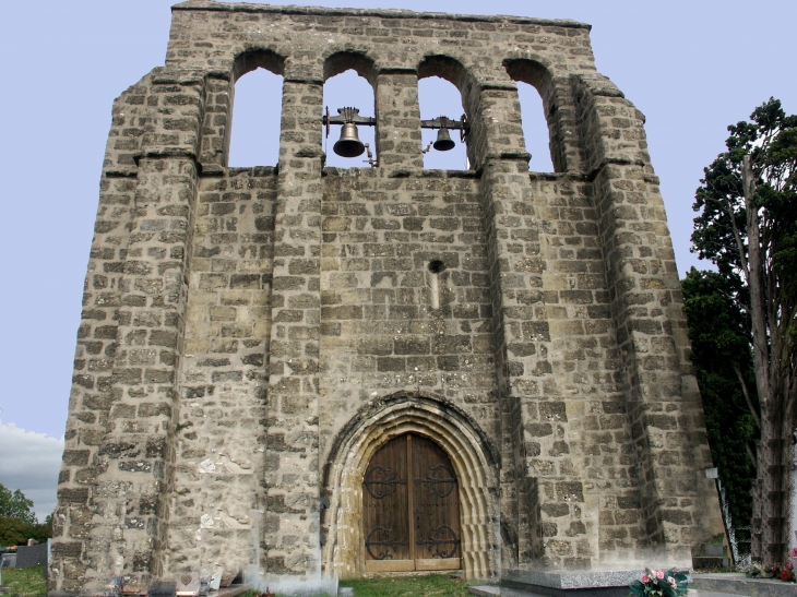 Eglise Saint Pierre du XVe siècle. - Tourtrès