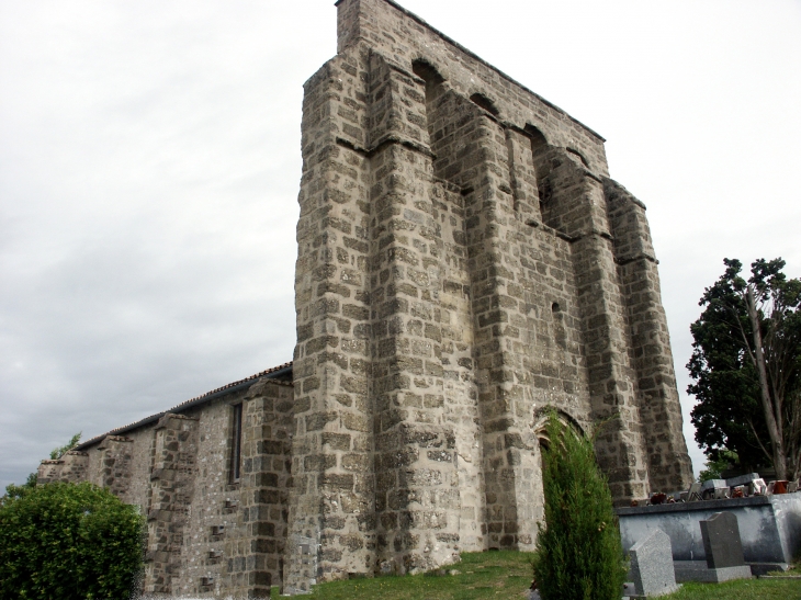 Eglise Saint Pierre du XVe siècle. - Tourtrès