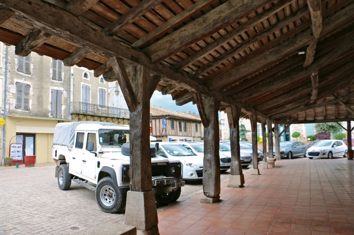 Sous la Halle. - Villeréal