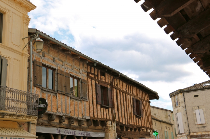 Maisons à colombages. - Villeréal