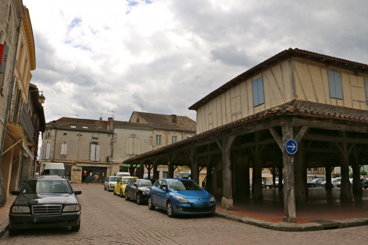 La place du Marché en 2014. - Villeréal