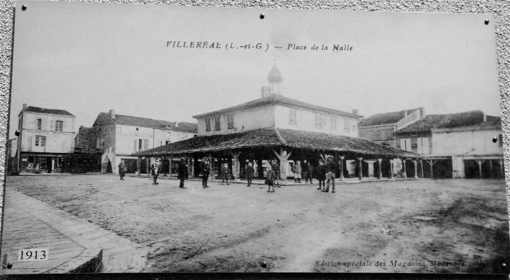 Place de la Halle en 1913. - Villeréal