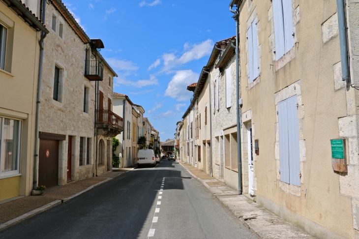 Rue Saint Michel en 2014. - Villeréal