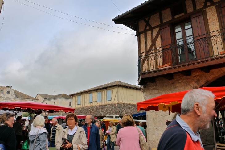 Un jour de marché. - Villeréal