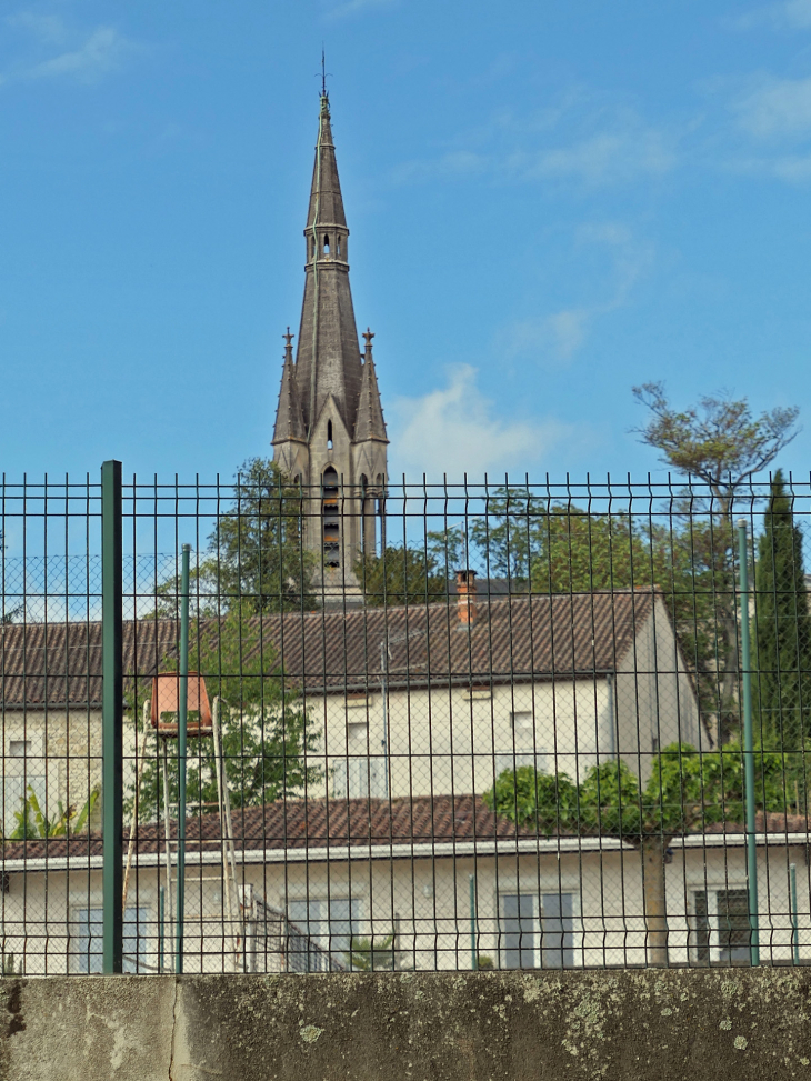 Vue sur le haut clocher - Virazeil