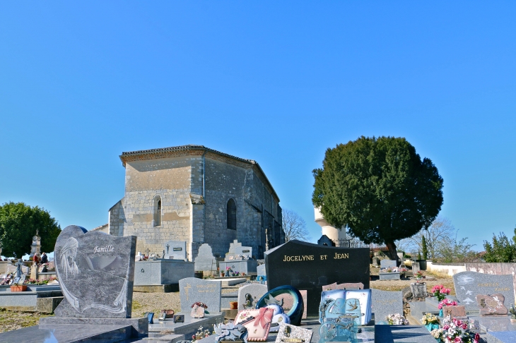 Le chevet de l'église Saint Jean Baptiste. - Xaintrailles