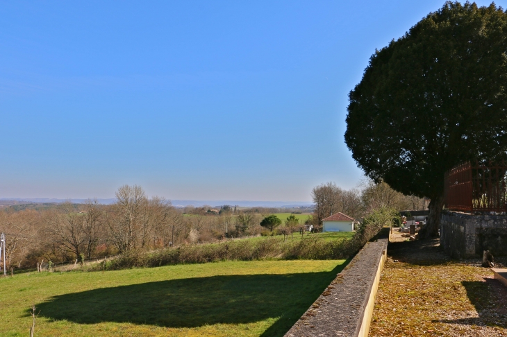 Panorama du cimetière. - Xaintrailles