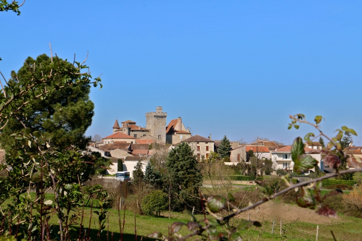 Vue sur le village. - Xaintrailles