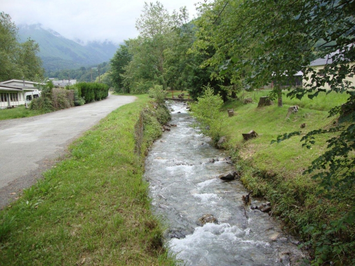 Accous (64490) ruisseau le Berthe
