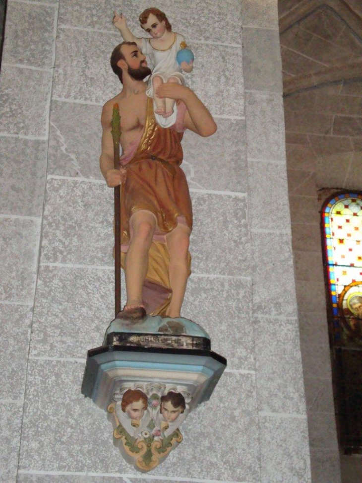 Accous (64490) église: statue Saint Christophe