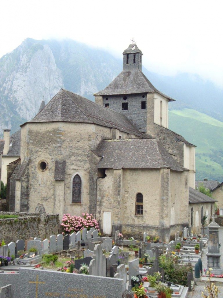 Accous (64490) église