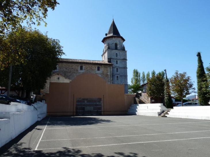 Le fronton et l'église - Ainhoa