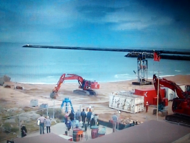 Chantier de démantèlement du cargo espagnol le Luno sur la plage des cavaliers. - Anglet