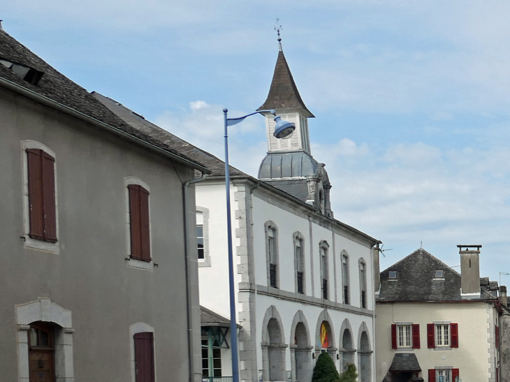 L'école dans la rue principale - Aramits