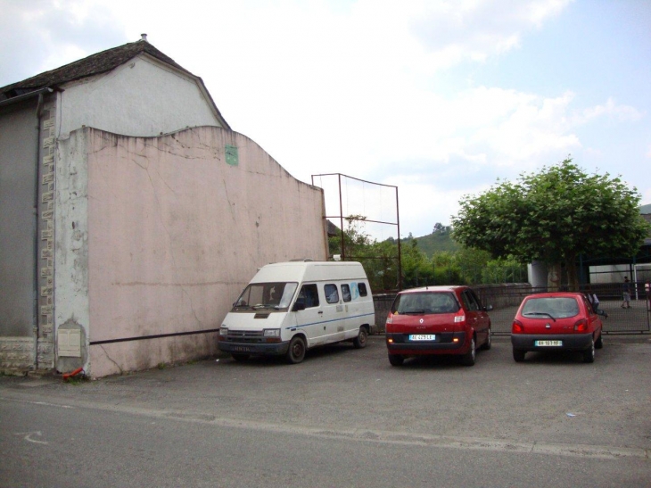 Aramits (64570) fronton à coté de l'école