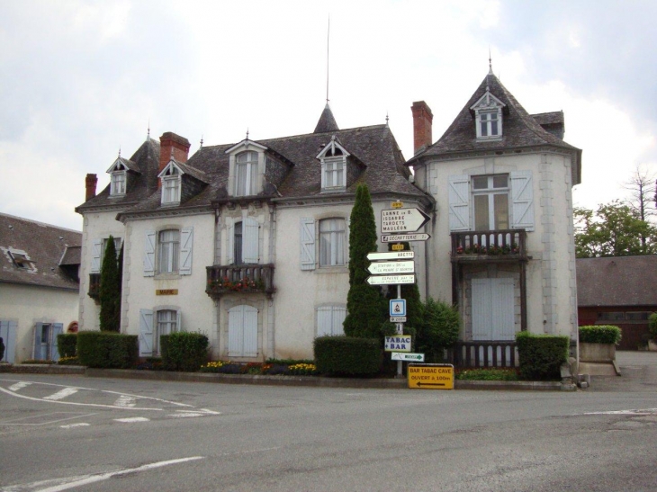 Aramits (64570) la mairie