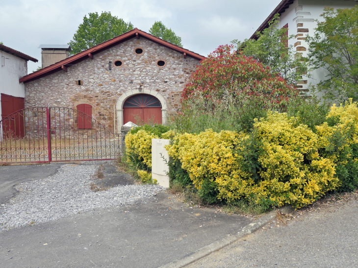 La maison Sabalette : ferme du 13ème siècle - Arancou