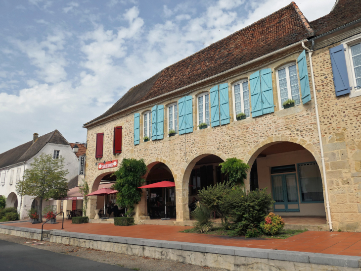 Place de la République - Arzacq-Arraziguet