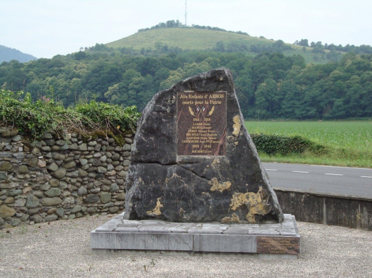 Asasp-Arros (64660) à Arros, monument aux morts