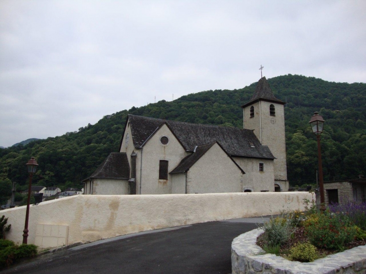 Asasp-Arros (64660) à Asasp, l'église 