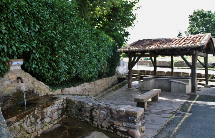 La Fontaine et Le Lavoir - Ascain