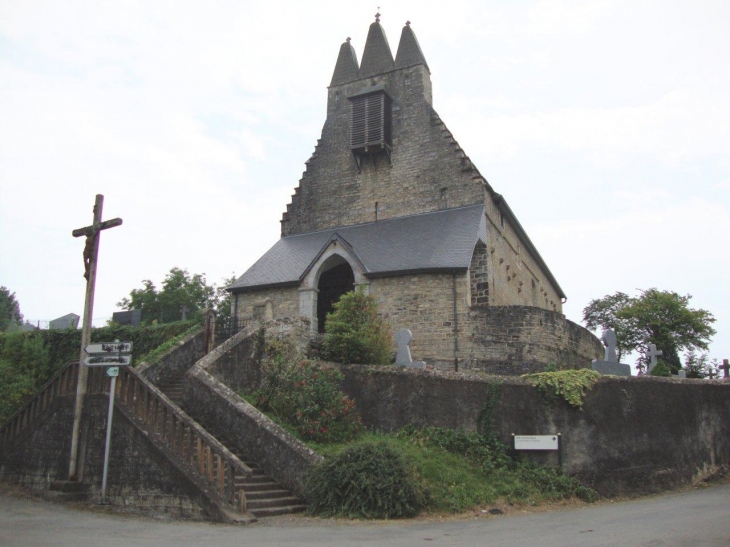 Aussurucq (64130) église