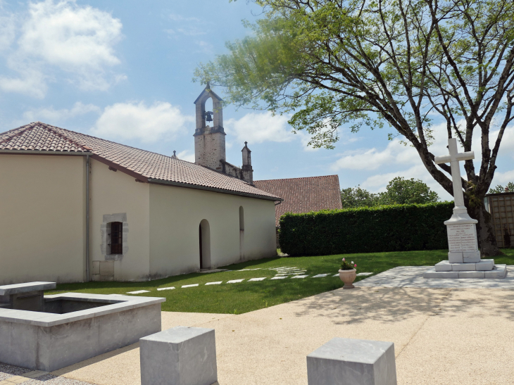 L'église et la croix monument aux morts - Auterrive