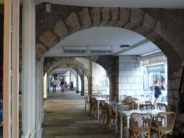 Sous les arcades - Bayonne