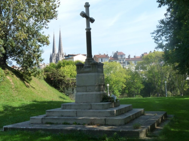 La croix  blanche - Bayonne