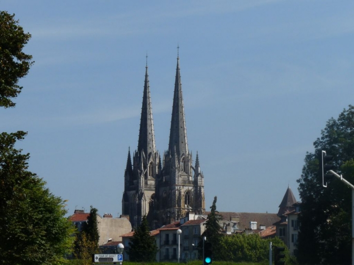 Les flèches de la cathédrale - Bayonne