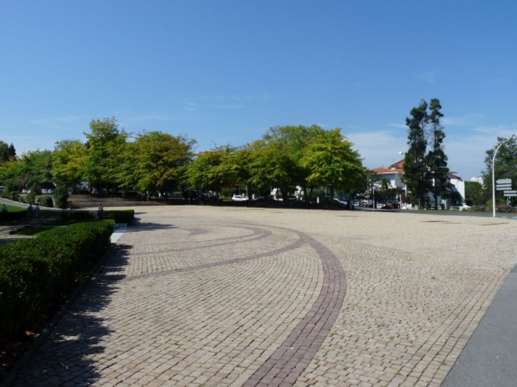 Esplanade-du-jardin-botanique - Bayonne