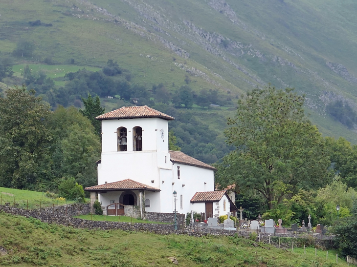 L'église dans la montagne - Béhorléguy