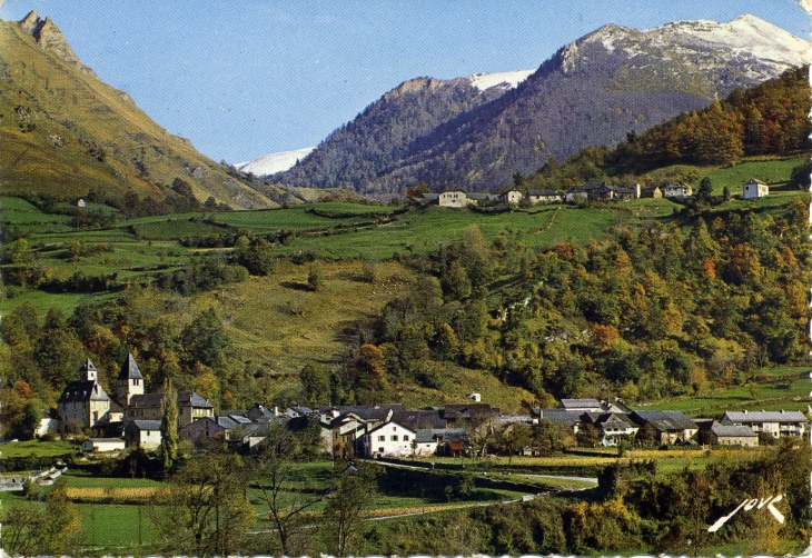 Vallée d'Ossau - Le Village, l'Eglise XII° et le Câteau Renaissance (carte postale de 1960) - Béost