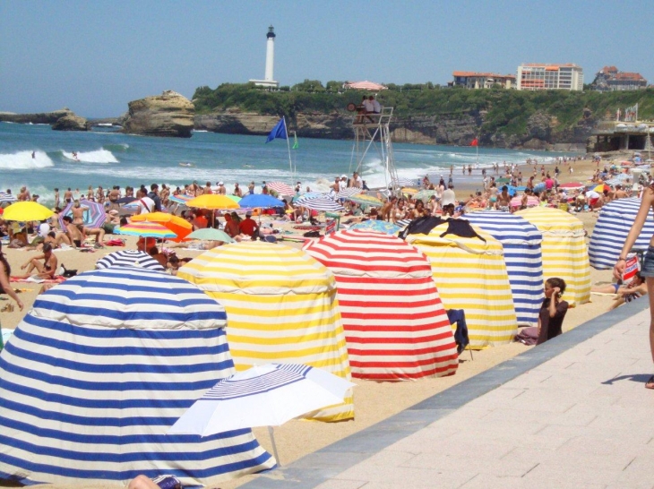 Biarritz, vue de la Grande Plage vers le phare