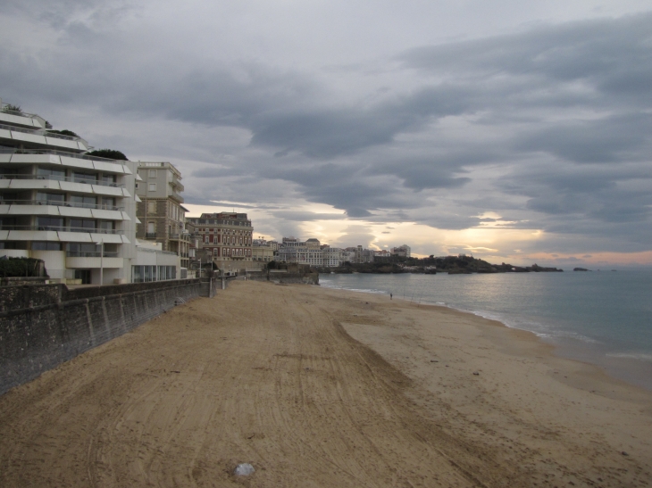 La grande plage depuis le phare - Biarritz