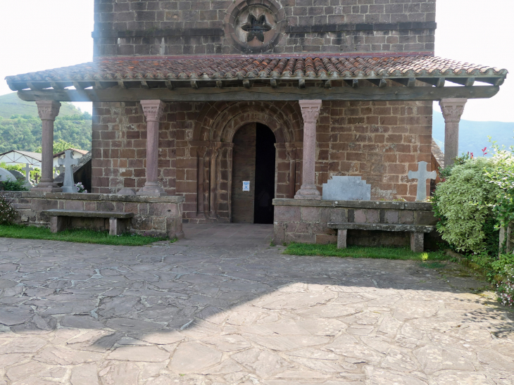 L'entrée de l'église - Bidarray