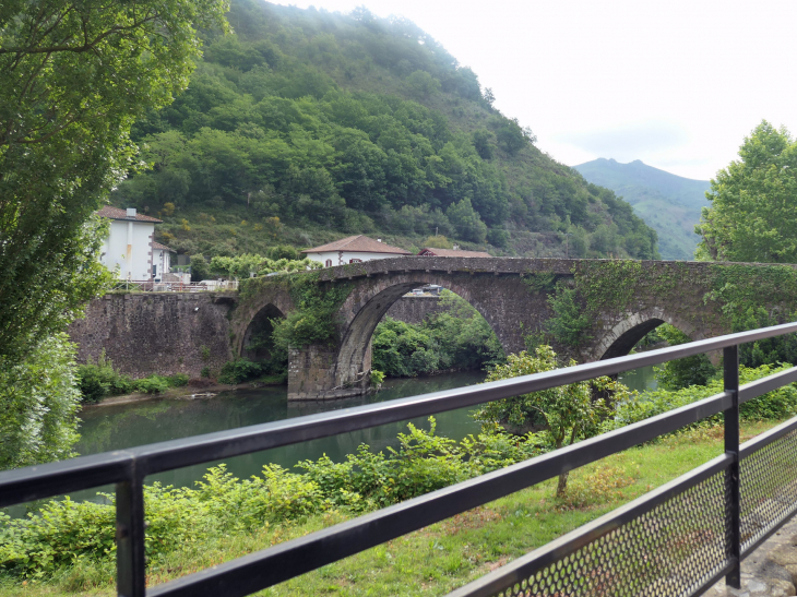 Le pont Noblia sur la Dive - Bidarray