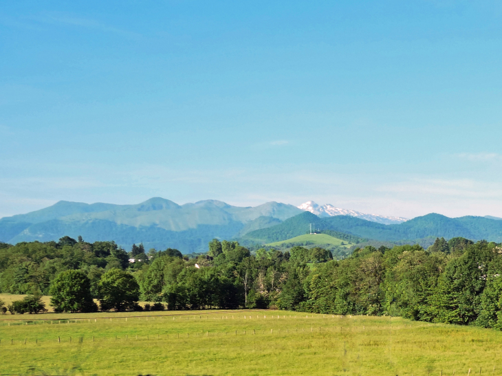 La vue sur les Pyrénées - Bidos