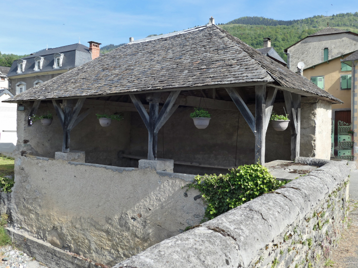 Le lavoir sur le pont Coarraze - Bielle