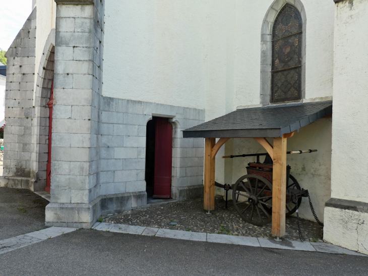 Au pied de l'église - Bilhères