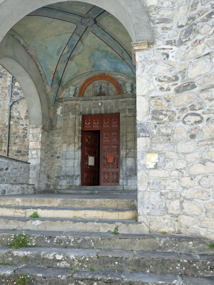 L'entrée de l'église - Borce